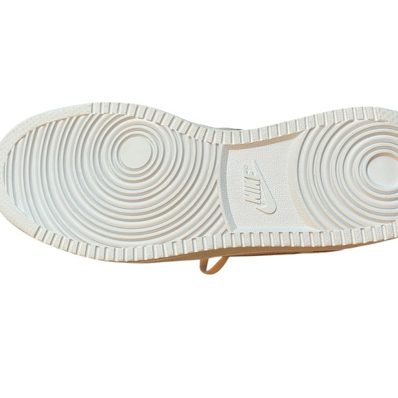 NWT women’s Nike court vision low orange pearl and white size 9.5 Shoe - Picture 2 of 5